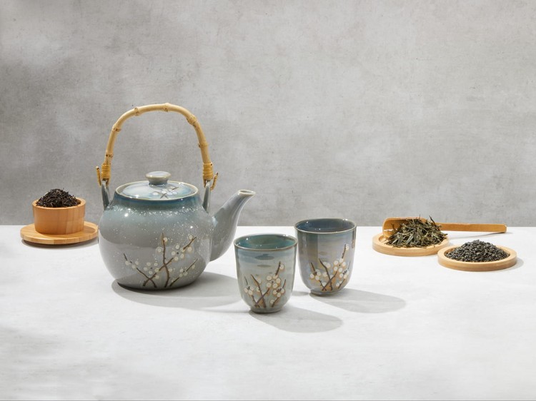 Porcelanowy zestaw do herbaty PUA – dzbanek z bambusowym uchwytem i dwie czarki