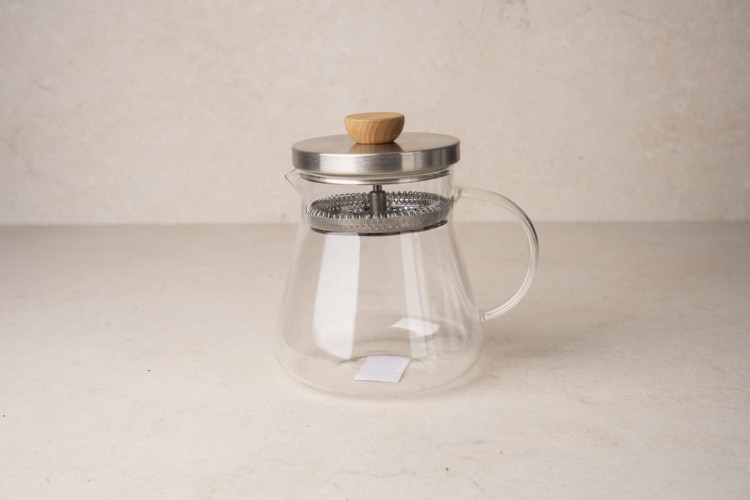 Nowoczesny szklany czajnik Yorick 0,7 l z filtrem stalowym – minimalistyczny design