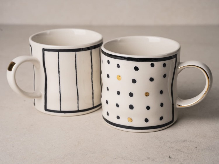 kubek Bea z kamionki 250 ml w czarne kropki lub paski ze złotym zdobieniem