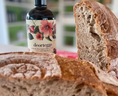 oliwa z oliwek extra virgin Deortegas Hojiblanca BIO z pieczywem naturalne zastosowanie oliwy premium do chleba
