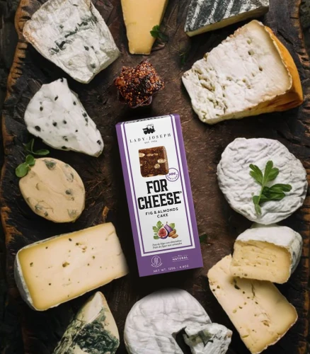 Naturalne figowe pieczywo gourmet z migdałami do desek serów tapas