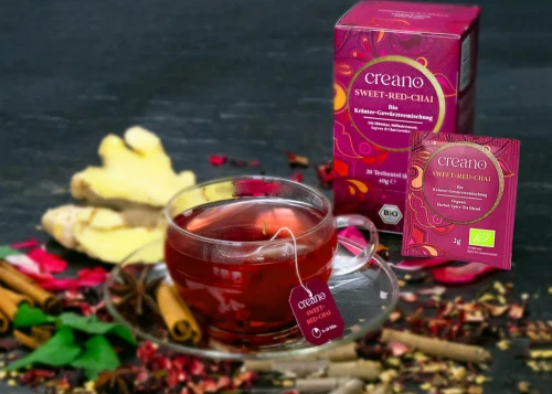 Sweet Red Chai BIO CREANO – aromatyczna herbatka chai z hibiskusem, imbirem i korzennymi przyprawami.