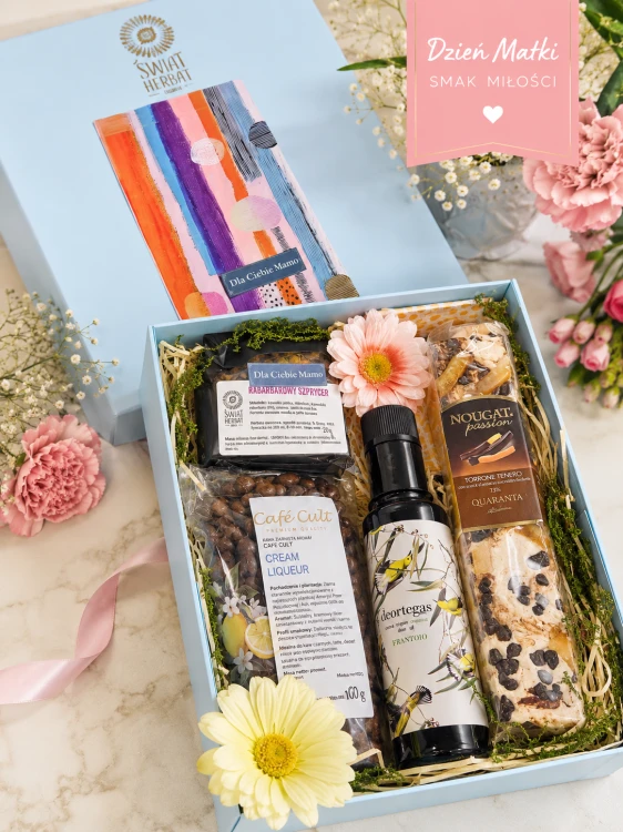 Elegancki zestaw prezentowy na Dzień Matki z oliwą BIO Deortegas, kawą Cafe Cult, herbatką owocową i włoskim nugatem premium w pastelowym pudełku.
