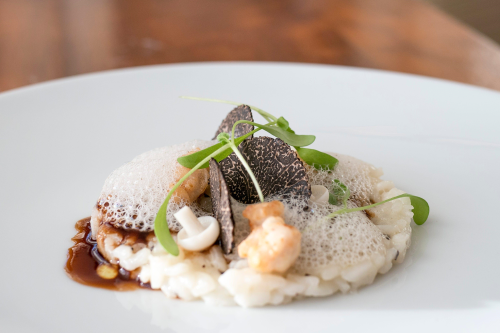 Risotto z czarną truflą i kremem balsamicznym premium w stylu fine dining