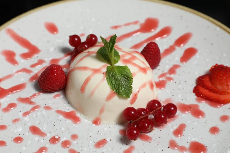Desery gourmet z kremem balsamicznym malinowym Acetaia Giusti