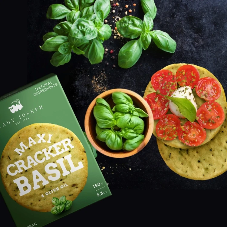 Krakersy z bazylią do mozzarelli i pomidorów – śródziemnomorska przekąska premium