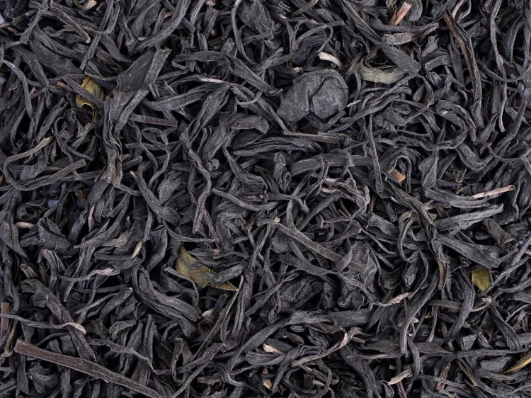 Kenya Michimikuru Purple Tea – susz purpurowej czarnej herbaty liściastej z Kenii.