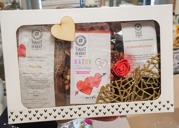 Miłosne - Pudełko z trzema herbatami - białe z dekorem
