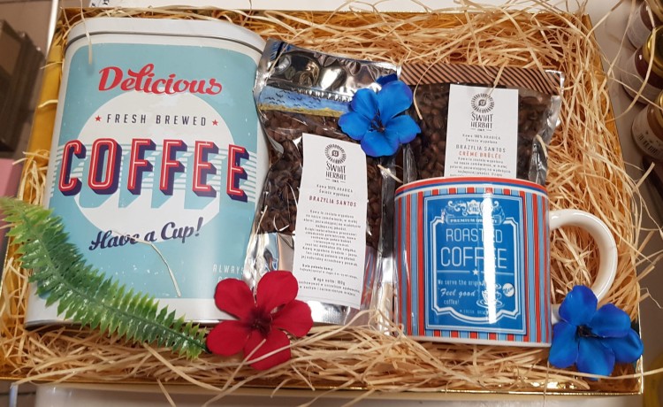 Pudełko kawowe z puszką i kubkiem - złoty dekoracyjny prezent