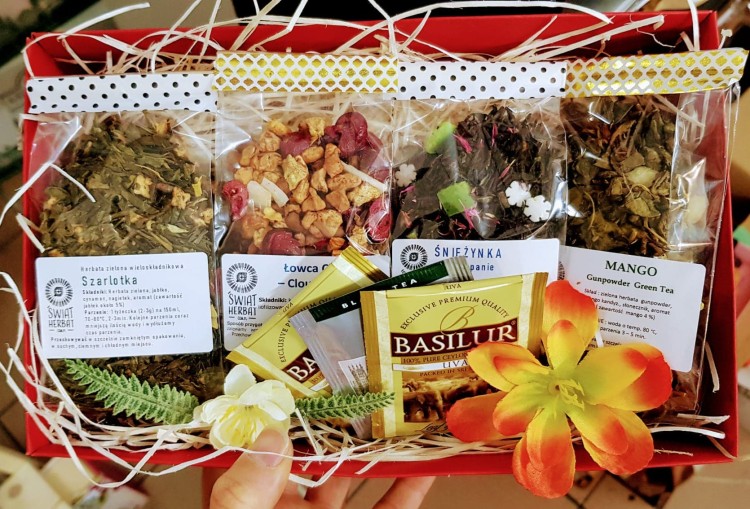 Zestaw 4x 50g herbaty i 3x ekspresówka