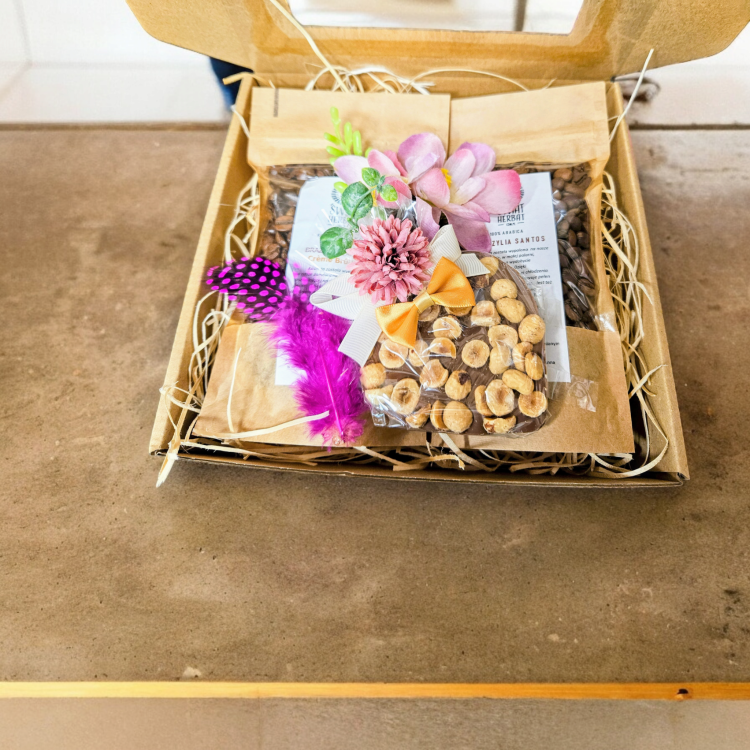 Przykładowy sposób zapakowania kaw i czekolady