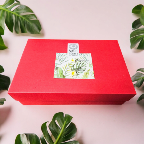 Prezent, który zostaje na dłużej – kubek, puszka i herbata w jednym eleganckim zestawie