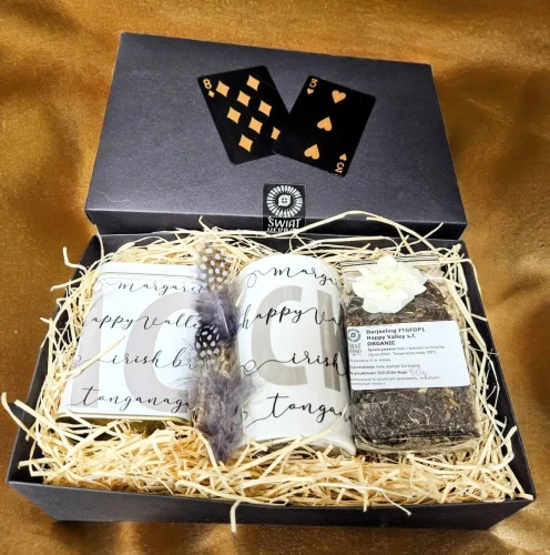 Zestaw BLACK TEA kubek puszka i herbata Darjeeling Happy Valley w eleganckim pudełku prezentowym