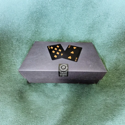 Klasyka w eleganckim wydaniu – kubek, puszka i Darjeeling w jednym zestawie