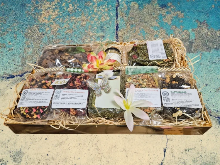 Zestaw 5 herbat, słodycze, miód i kawa - w złotym kartoniku