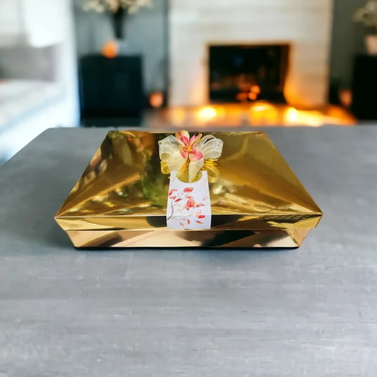 Zestaw 5 herbat, słodycze, miód i kawa - w złotym kartoniku