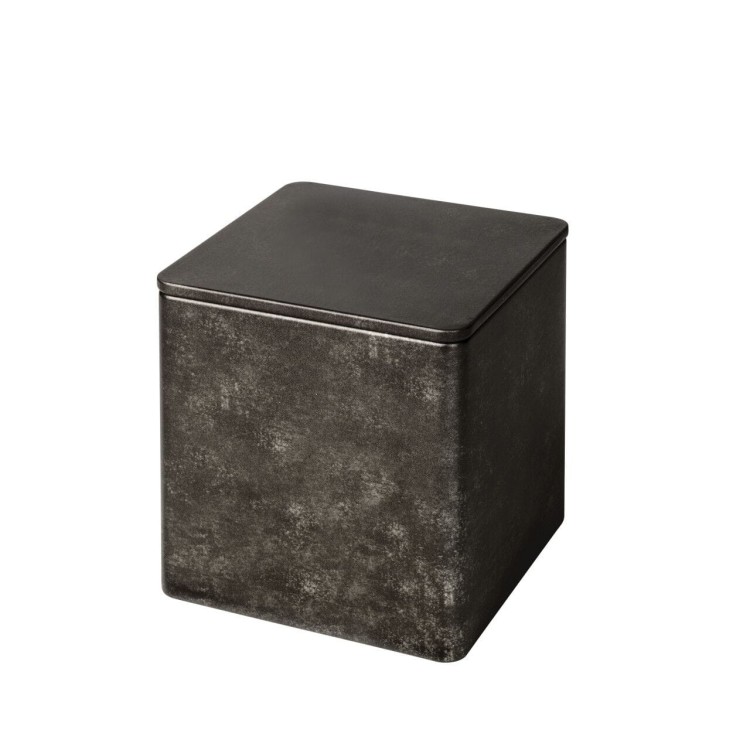 Czarna puszka metalowa w stylu vintage o wymiarach 85×85×85 mm, idealna do przechowywania herbaty, kawy lub przypraw, z prostym, eleganckim wykończeniem.