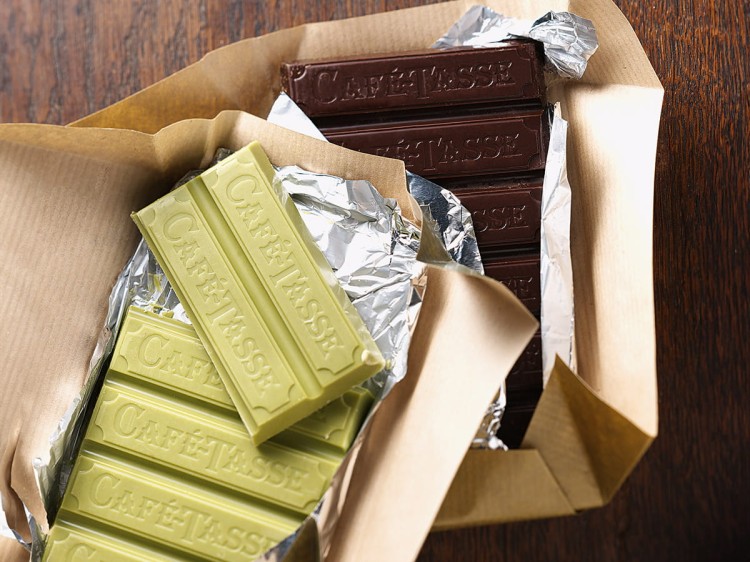 Café-Tasse matcha – biała i ciemna czekolada premium w eleganckim wydaniu