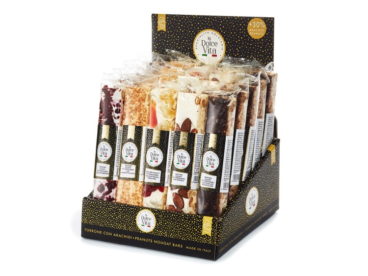 Batonik włoskiego nugatu Quaranta La Dolce Vita z orzeszkami ziemnymi i żurawiną.
